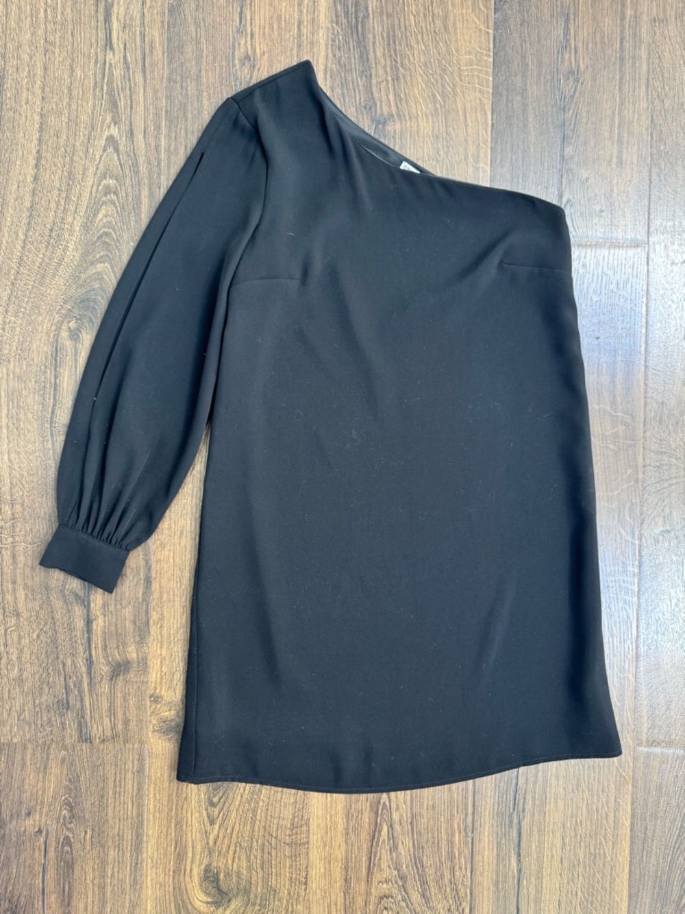 Chelsea28 Black One-Shoulder Long Sleeve Dress